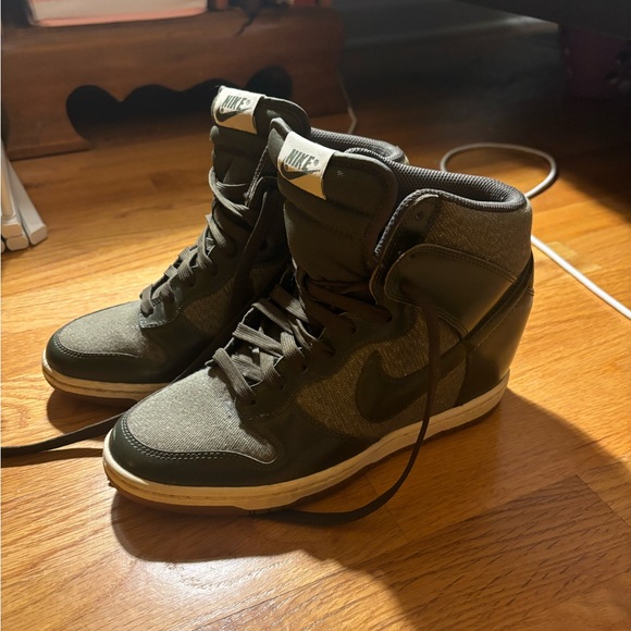 Nike Shoes - Nike Women’s Green Wedge Sneaker rare!